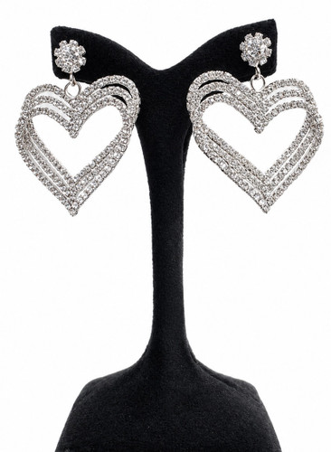 گوشواره مجلسی نگین دار با طراحی قلب